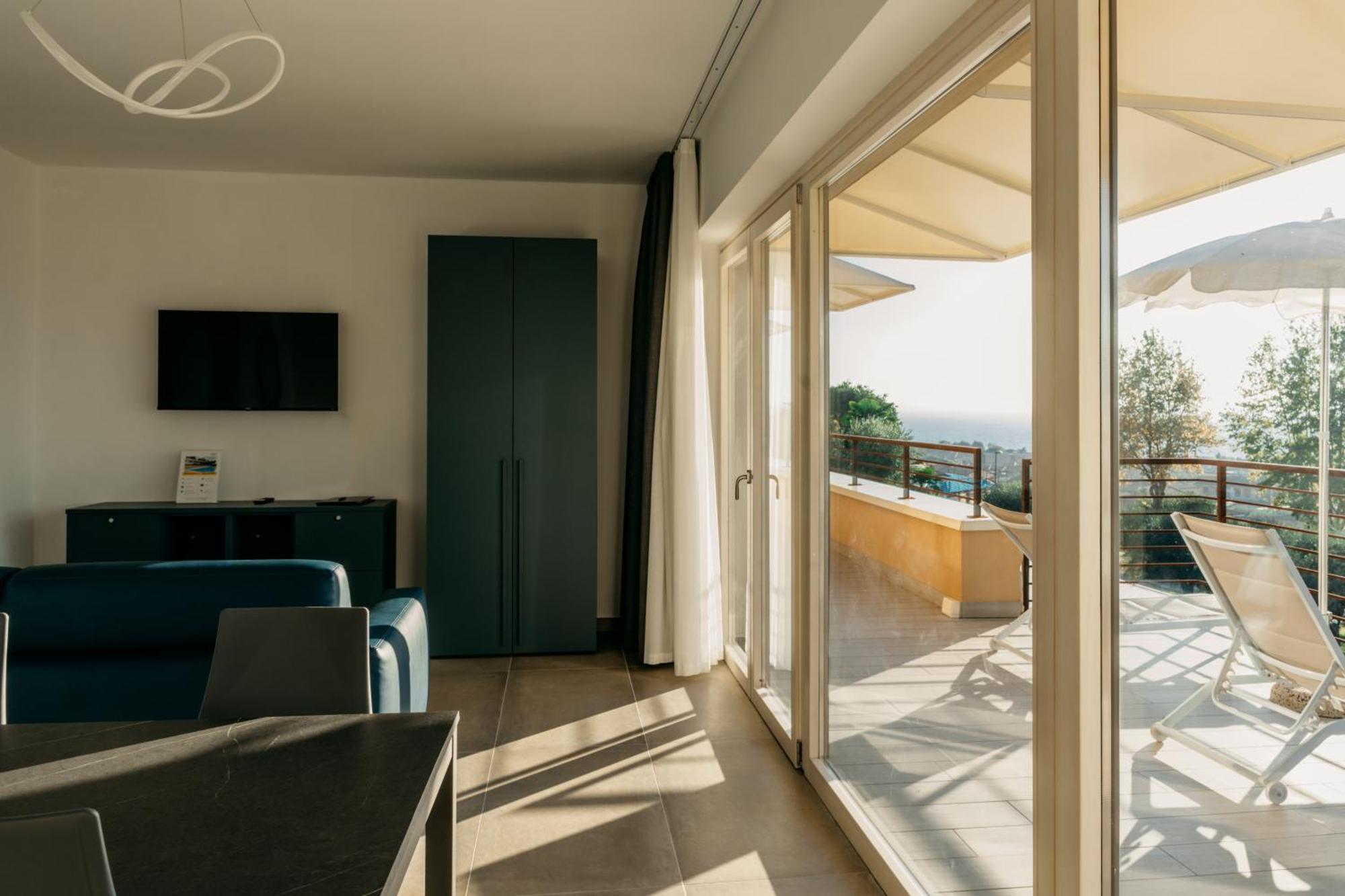 Apartments Monsurei, Lake View باردولينو المظهر الخارجي الصورة