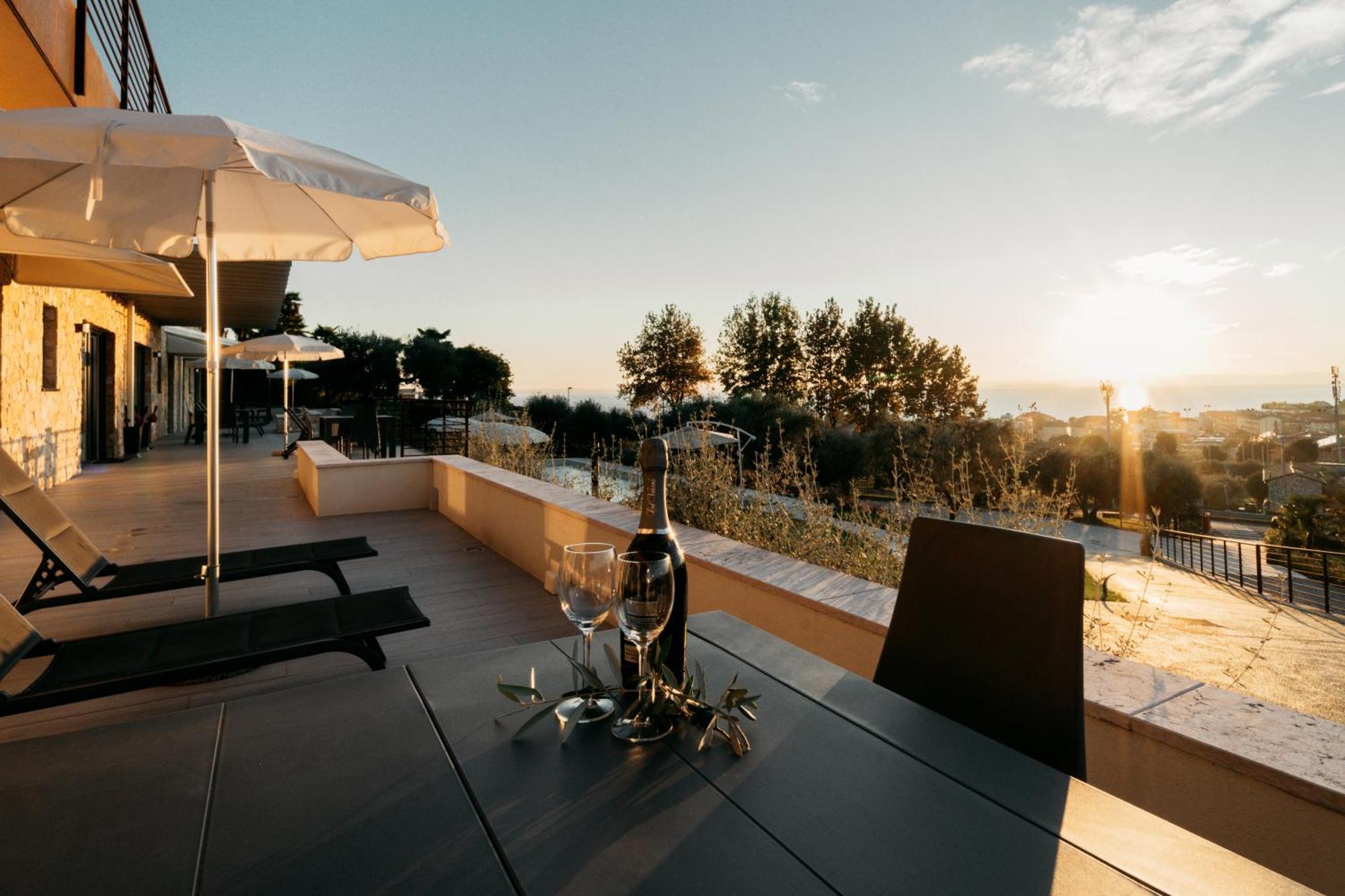 Apartments Monsurei, Lake View باردولينو المظهر الخارجي الصورة